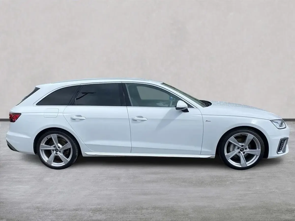 Używany Audi A4 S-Line 204 KM (150 kW) 2024 Biały Kombi