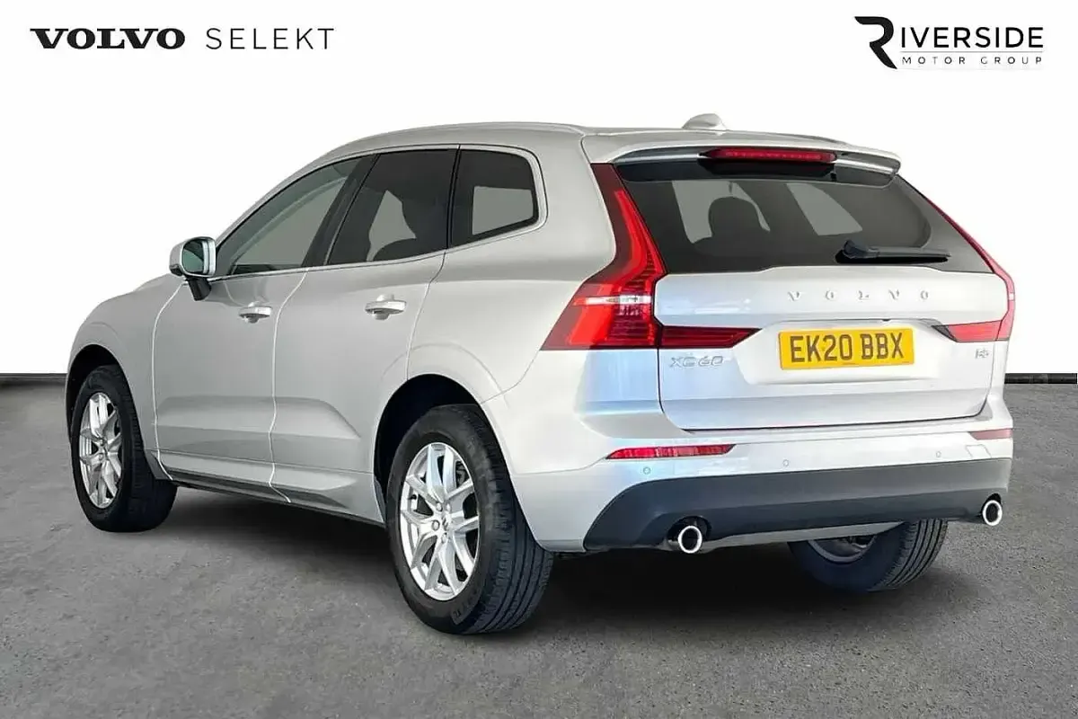 Used Volvo XC60 Momentum 250 HP (183 kW) 2020 Bright silver SUV