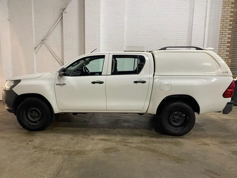 Used Toyota HiLux Active 148 HP (108 kW) 2020 White Pickup
