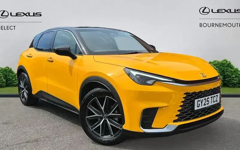 Usado Lexus LBX 136 HP (100 kW) 2025 SUV