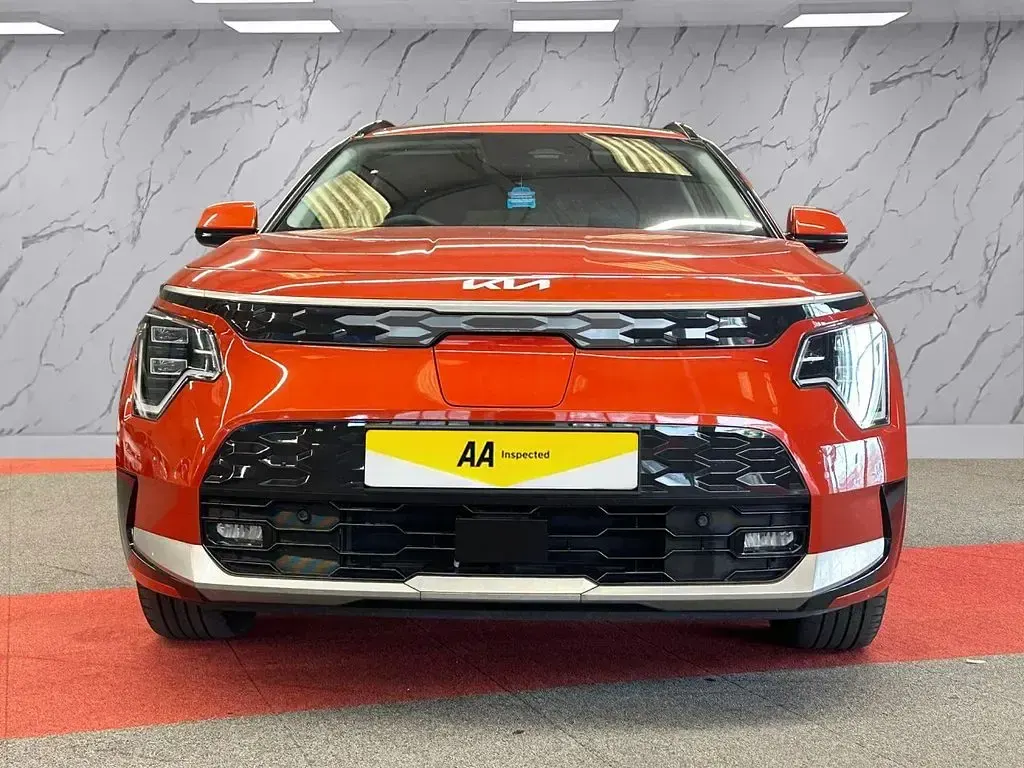 Used Kia Niro 147 kW (201 HP) 2023 Orange SUV