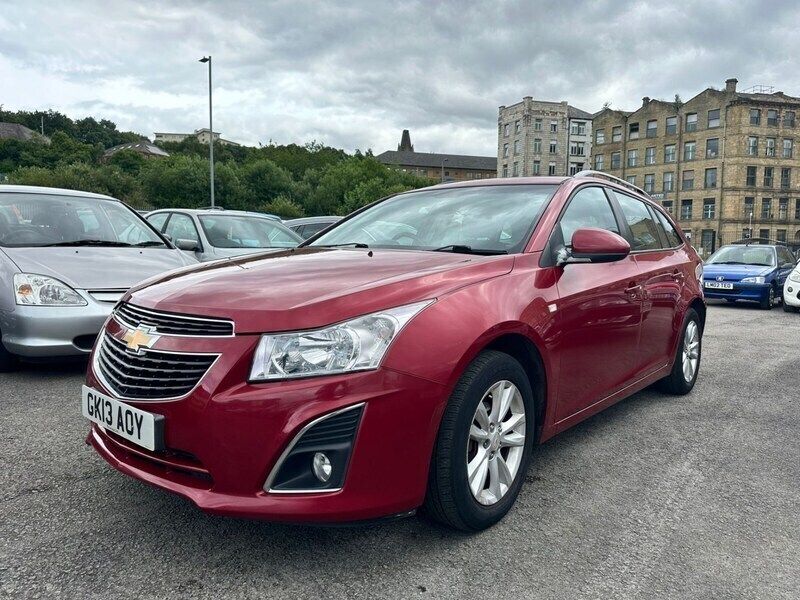 Red Used 2013 Chevrolet Cruze LT Estate | £1,999 (Fair price) - Image 1/4
