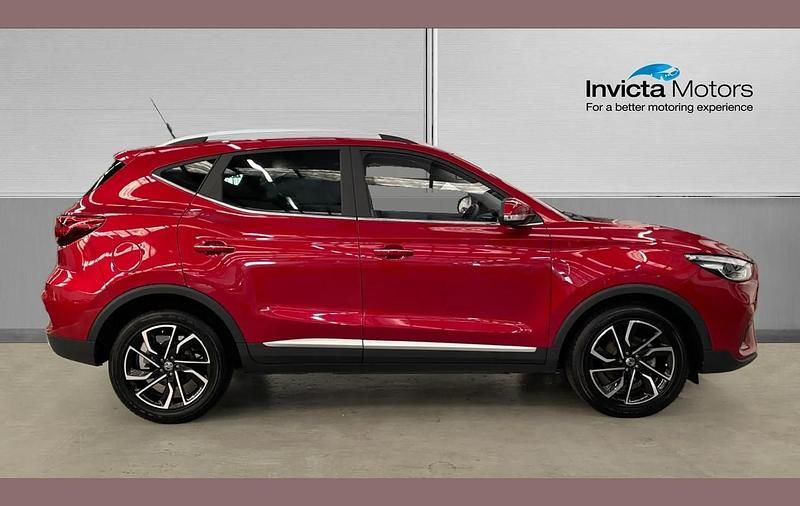 Used MG ZS Exclusive 105 HP (77 kW) 2023 Red Sedan