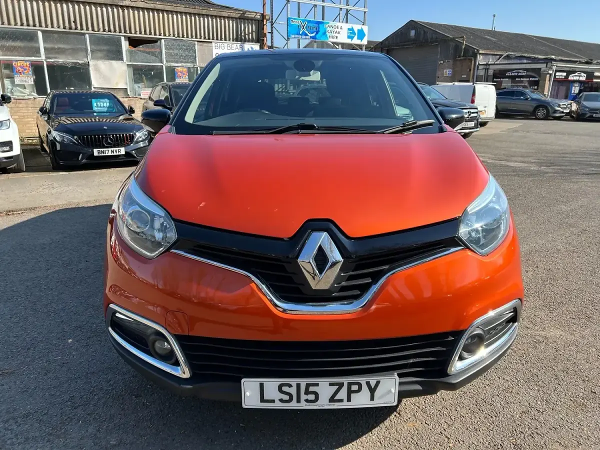 Used Renault Captur Dynamique 90 HP (66 kW) 2015 Orange SUV