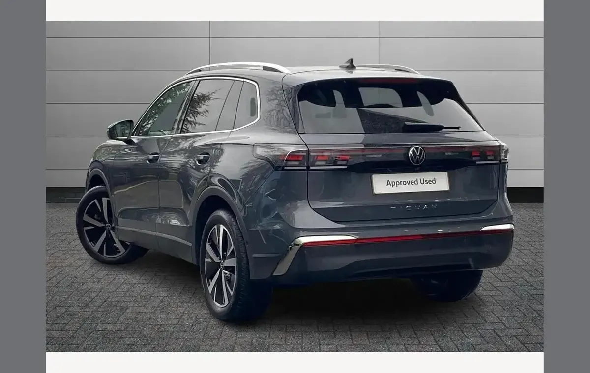 Begagnad VW Tiguan Elegance 150 HK (110 kW) 2025 Grå SUV