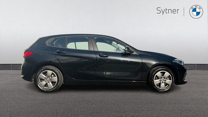 Gebraucht BMW 118 Sport Line 134 PS (98 kW) 2021 Schwarz Kleinwagen