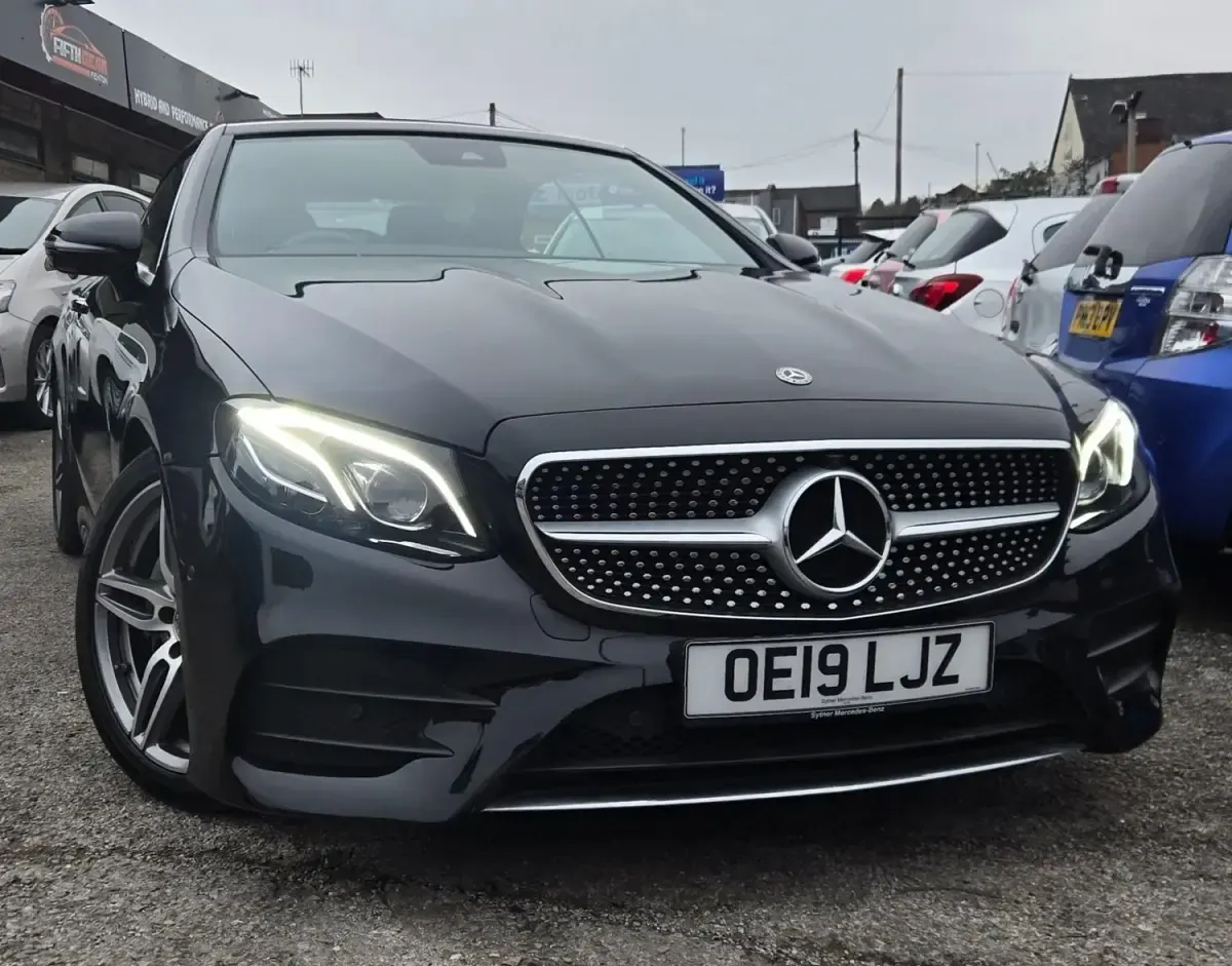 Gebraucht Mercedes E220 AMG line 2019 Schwarz Cabrio