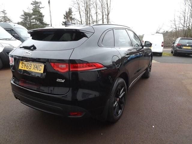Second-hand Jaguar F-Pace Chequered Flag 180 CP (132 kW) 2019 Negru SUV