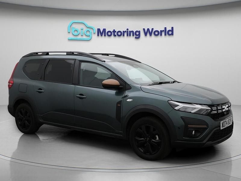 Green Used 2024 Dacia Jogger Extreme MPV | £20,000 (Fair price) - Image 1/4