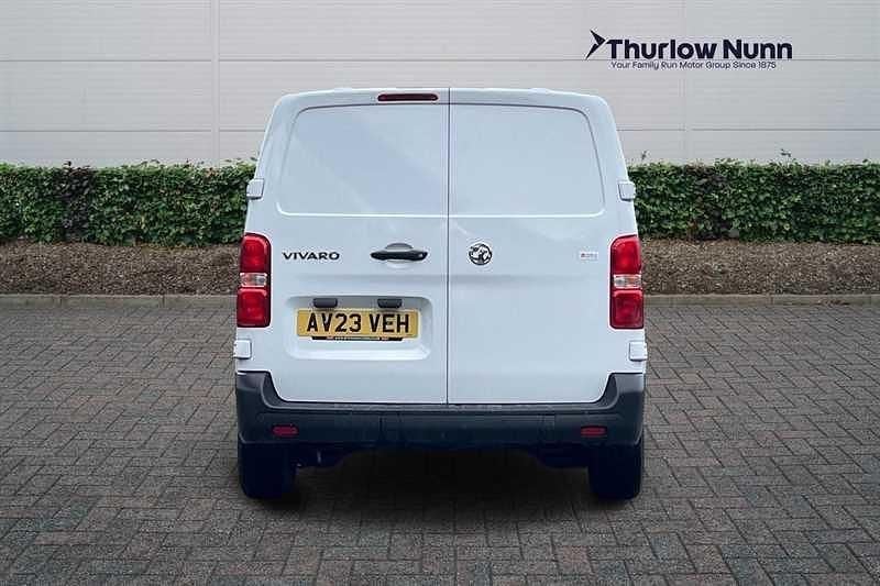 Used Vauxhall Vivaro 120 HP (88 kW) 2023 White MPV