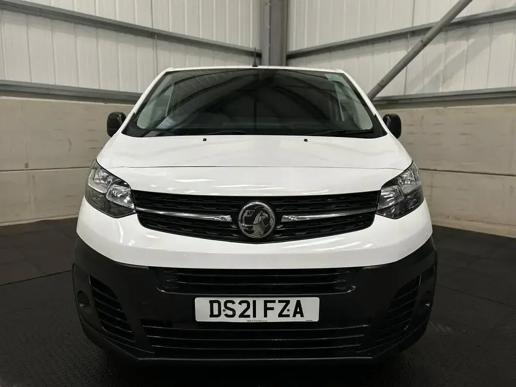 Used Vauxhall Vivaro Edition 120 HP (88 kW) 2021 White MPV