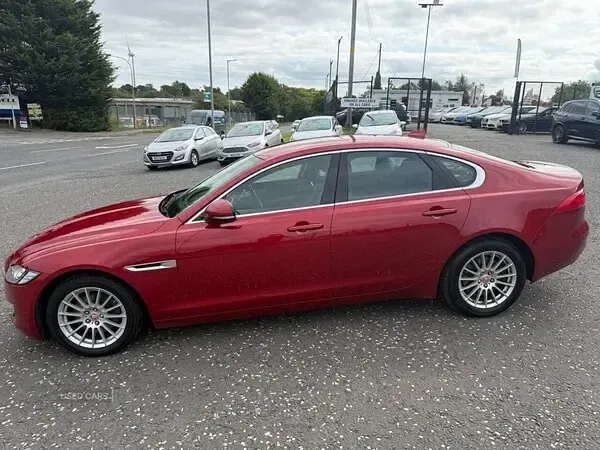 Used Jaguar XF Prestige 180 HP (132 kW) 2016 Red Sedan