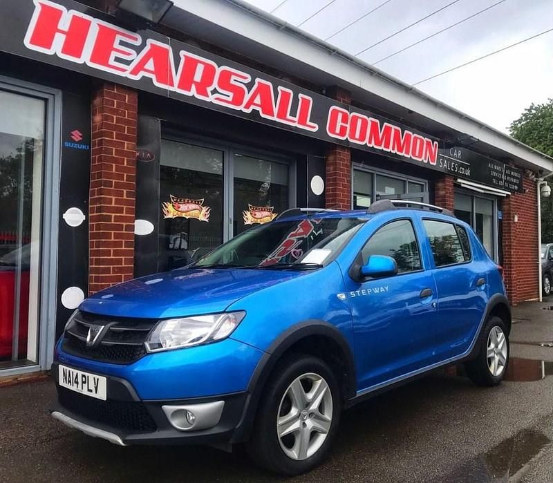 Blue Used 2014 Dacia Sandero Lauréate Hatchback | £2,750 (Fair price) - Image 1/4