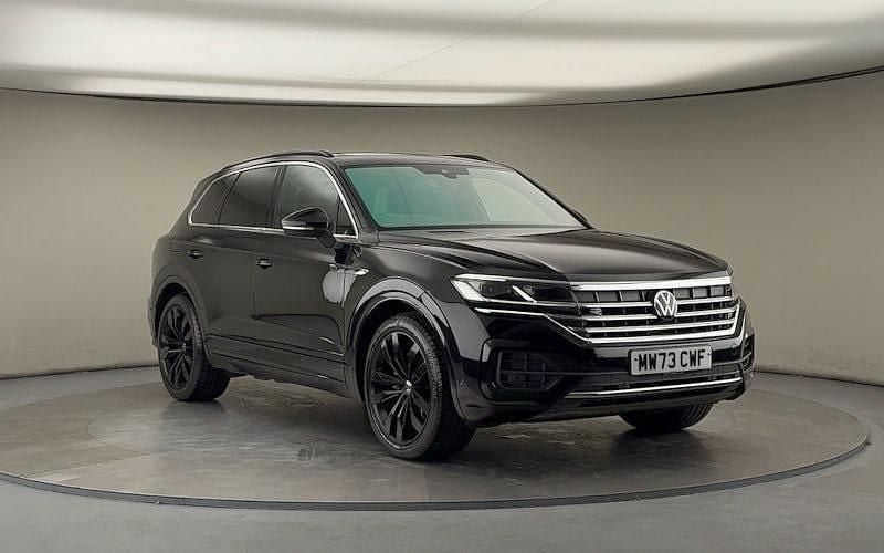 Grenadilla black metallic/grenadilla black metalli Used 2023 VW Touareg R-line SUV | £41,650 (Fair price) - Image 1/4