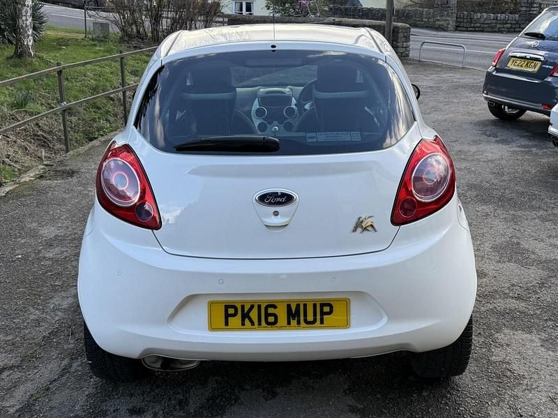 Used Ford Ka Zetec 69 HP (50 kW) 2016 White Hatchback