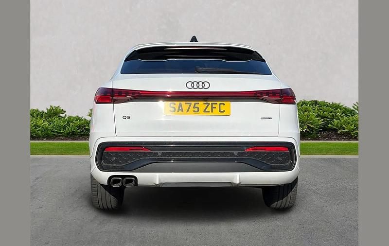 Used Audi Q5 Sportback Advanced 204 HP (150 kW) 2025 White SUV