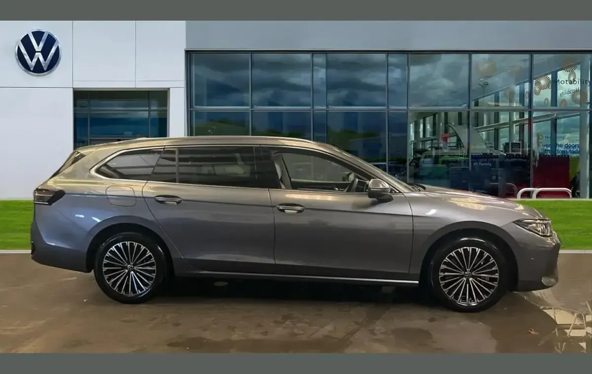 Used VW Passat Elegance 267 HP (196 kW) 2025 Grey Estate