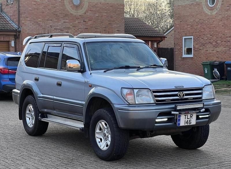 Silver Used 2006 Toyota Land Cruiser Estate | £11,995 (Good price) - Image 1/4