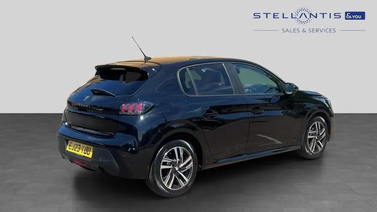 Used Peugeot 208 Active+ 74 HP (54 kW) 2023 Black Hatchback