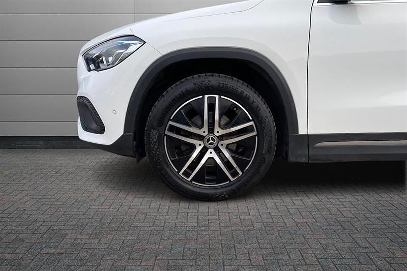 Used Mercedes GLA180 Executive 136 HP (100 kW) 2021 Polar white SUV