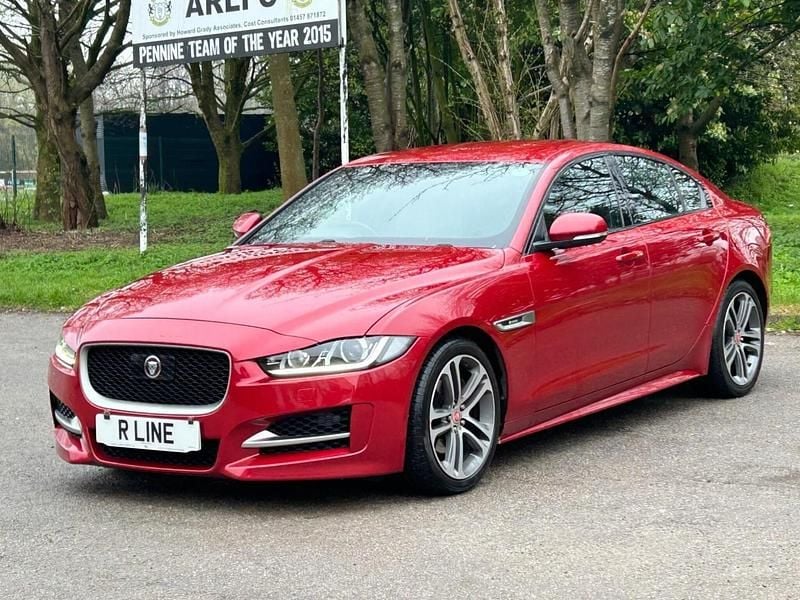 Used Jaguar XE R-Sport 180 HP (132 kW) 2018 Red Sedan