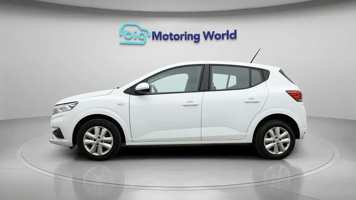 Used Dacia Sandero Comfort 90 HP (66 kW) 2022 White Hatchback