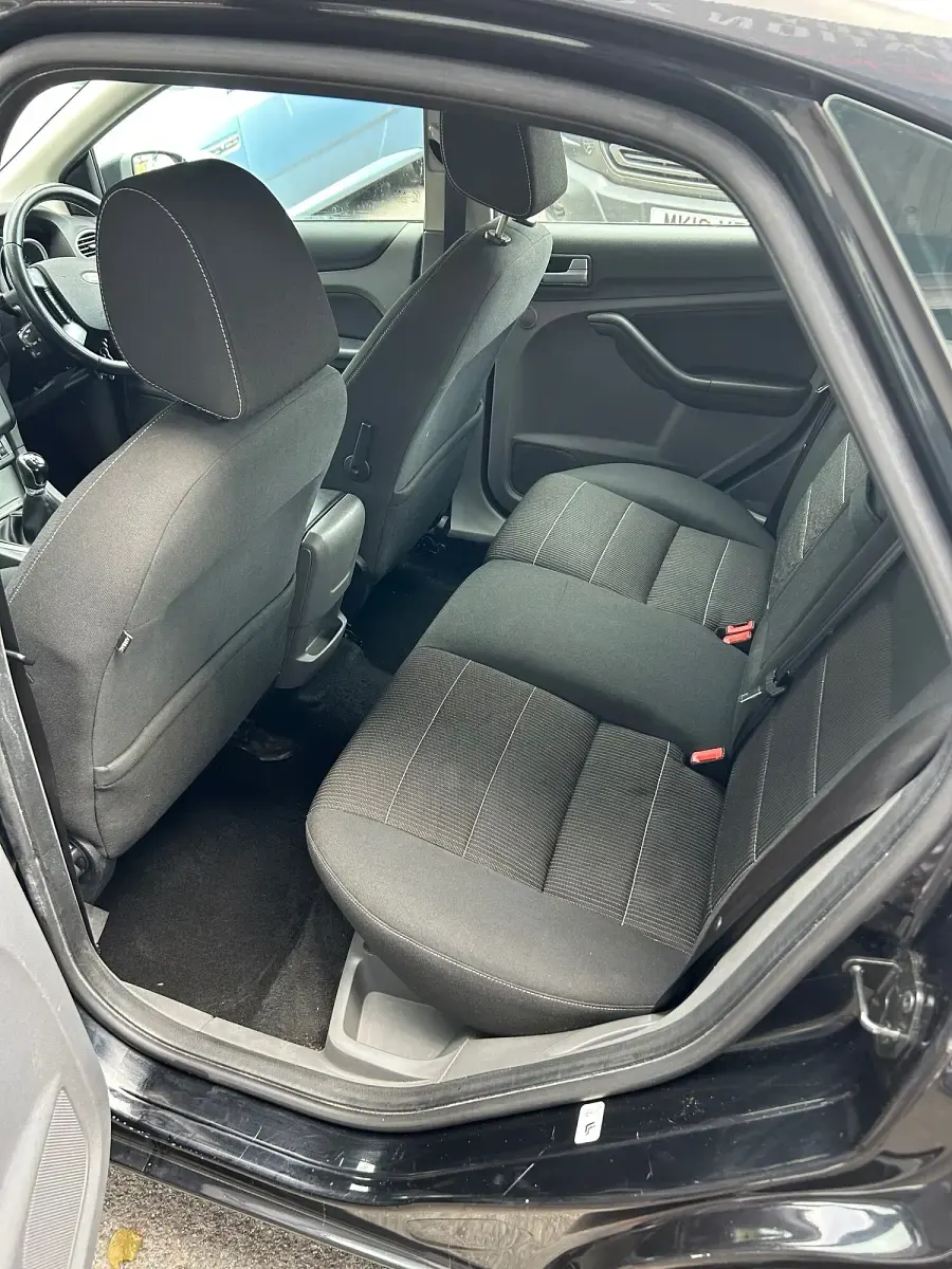 Used Ford Focus Titanium 110 HP (80 kW) 2010 Black Hatchback