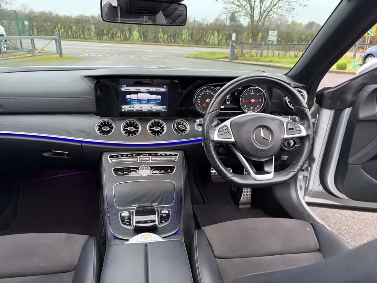 Begagnad Mercedes E220 AMG Line Premium 2018 Silver Cab