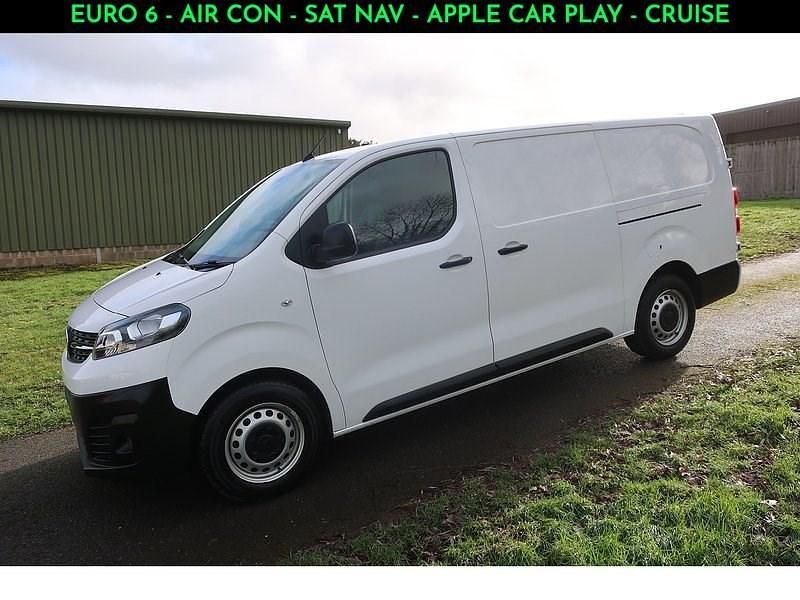 Used Vauxhall Vivaro 100 HP (73 kW) 2021 White MPV