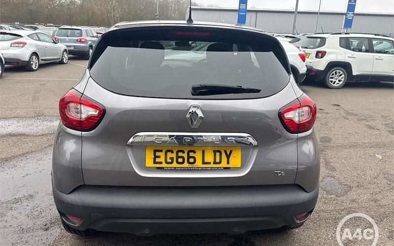 Used Renault Captur Dynamique 120 HP (88 kW) 2016 Grey SUV