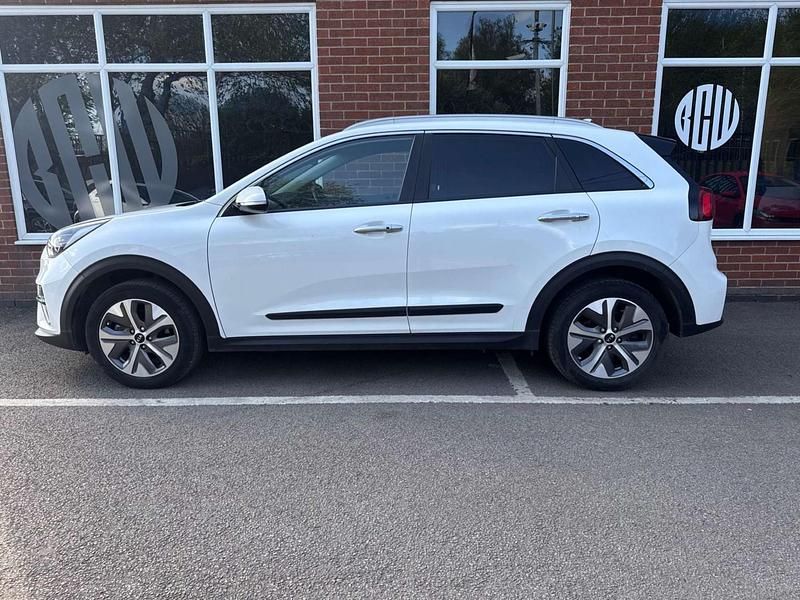 Used Kia Niro 100 kW (136 HP) 2021 White SUV
