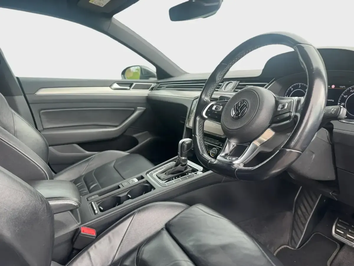 Begagnad VW Arteon R-line 150 HK (110 kW) 2018 Grå Halvkombi