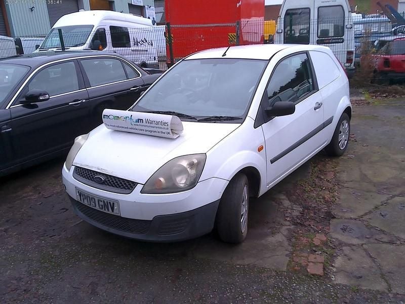 Used Ford Fiesta 70 HP (51 kW) 2009 White Van