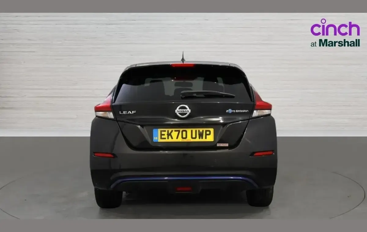 Begagnad Nissan Leaf Tekna 160 kW (218 HK) 2020 Svart Halvkombi