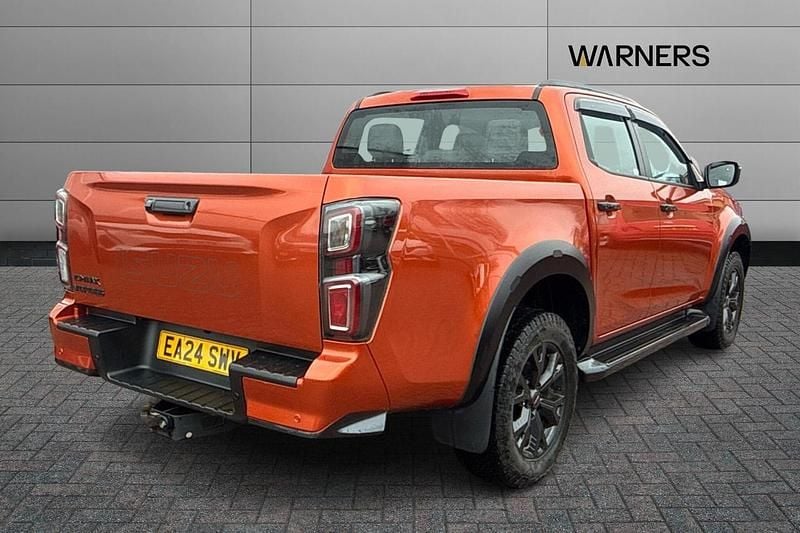 Used Isuzu D-Max 162 HP (119 kW) 2024 Orange Pickup