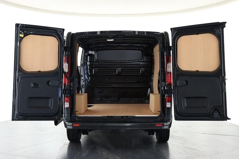 Nowe Renault Trafic 2025 Czarny Minivan