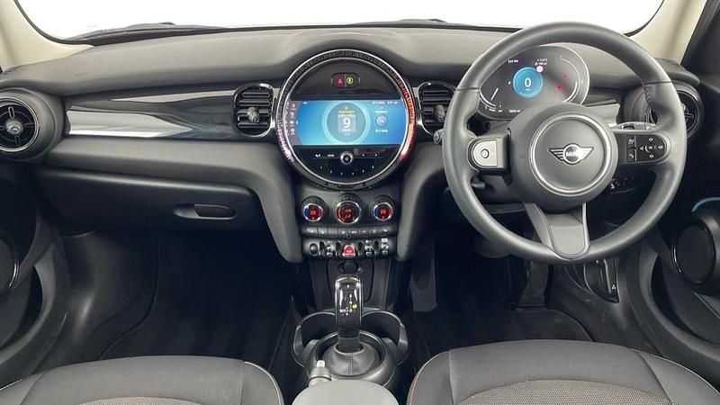 Begagnad Mini Cooper Classic 136 HK (100 kW) 2022 Silver Halvkombi