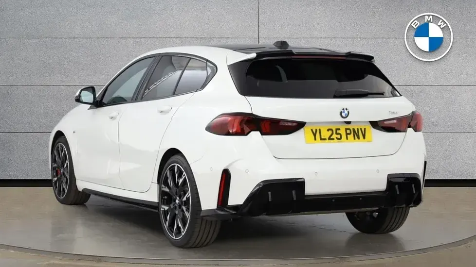 Usado BMW 120 M Sport 168 CV (123 kW) 2025 Blanco Utilitario