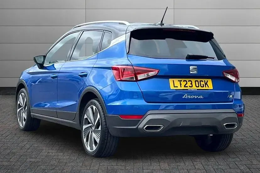 Used Seat Arona FR Sport 110 HP (80 kW) 2023 Sapphire blue with black roof SUV