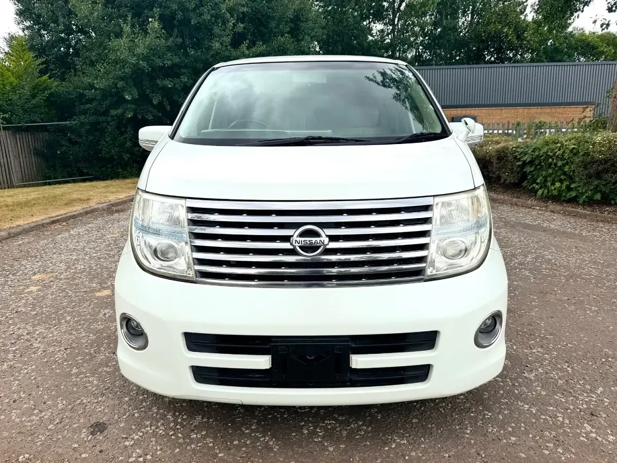 Used Nissan Elgrand 2007 Pearl white MPV