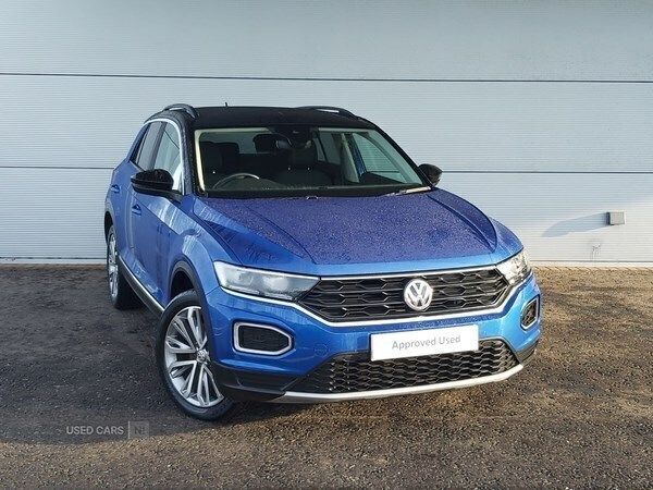 Blue Used 2018 VW T-Roc Design SUV | £16,495 (Fair price) - Image 1/4