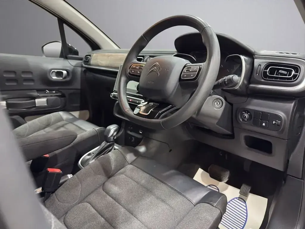 Begagnad Citroën C3 PureTech 110 HK (80 kW) 2024 Grå Halvkombi
