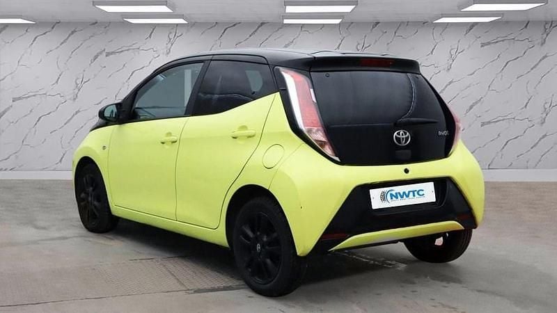 Used Toyota Aygo X-cite 68 HP (50 kW) 2017 Yellow Hatchback