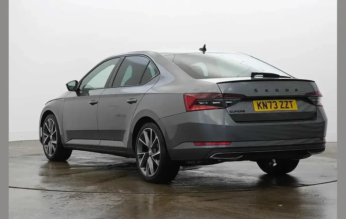 Used Skoda Superb SportlinePlus 187 HP (137 kW) 2023 Graphite grey metallic Hatchback