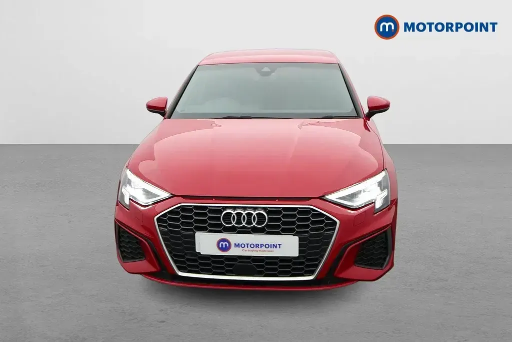 Begagnad Audi A3 Comfort 2022 Röd Sedan