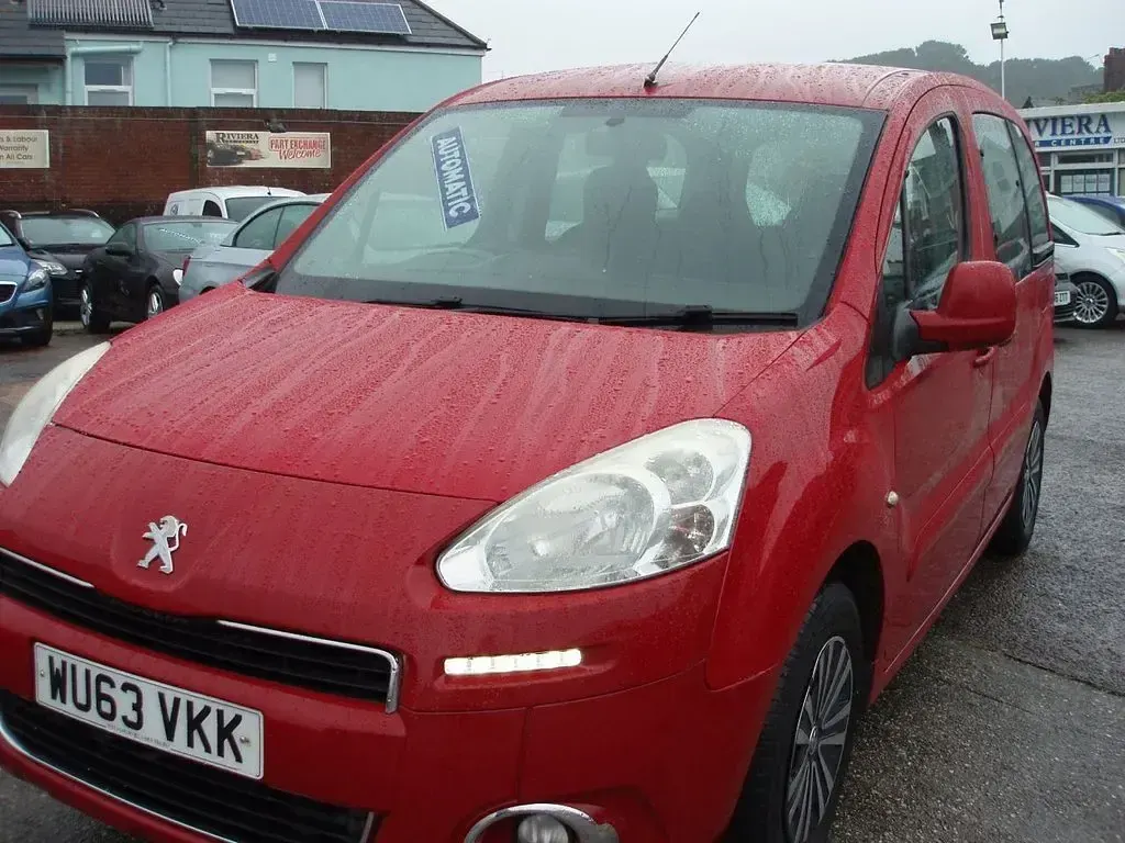 Used Peugeot TePee S 92 HP (67 kW) 2013 Red MPV