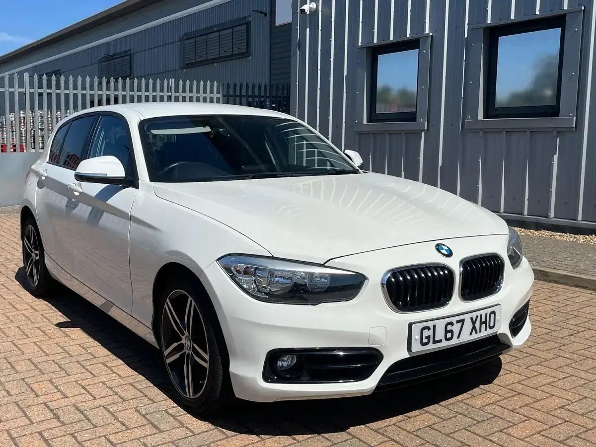 Used BMW 118 Sport Line 136 HP (100 kW) 2017 White Hatchback