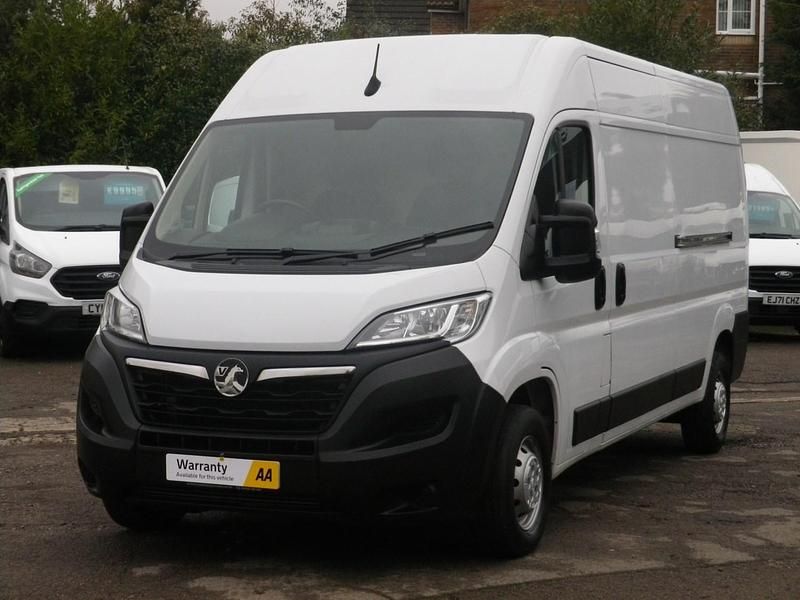 Used Vauxhall Movano 140 HP (102 kW) 2023 White MPV
