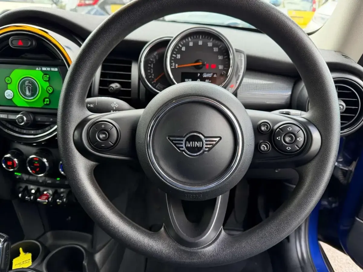 Usado Mini Cooper Classic 2019 Azul Utilitario