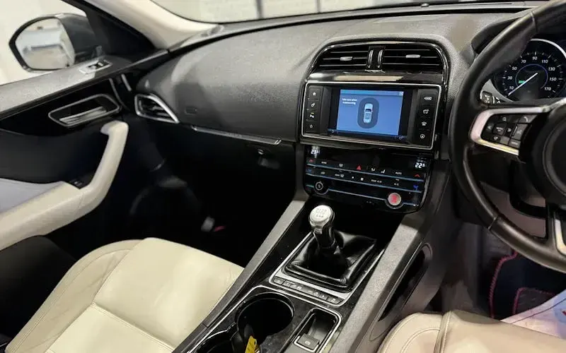 Used Jaguar F-Pace Prestige 180 HP (132 kW) 2018 Black SUV
